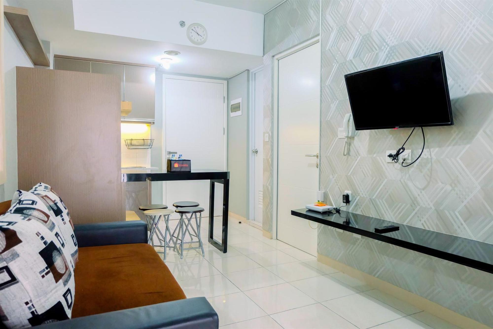 Enjoyable 2br At Springlake Summarecon By Travelio Apartemen